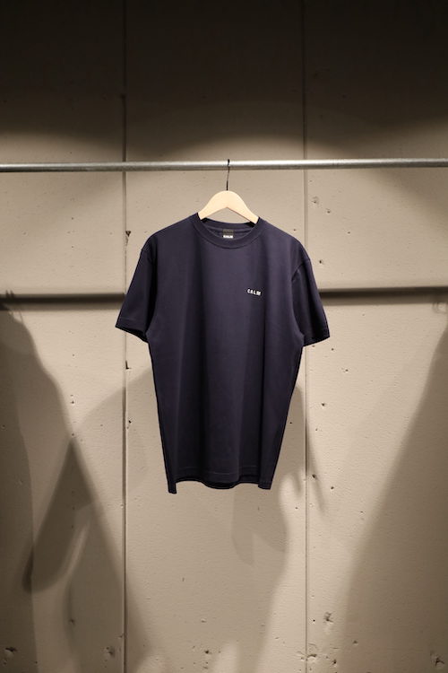 【CALM】One Point Logo Tee（color:navy）