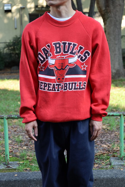 「used」80’s-90’s USA製 FRUIT OF THE LOOM Sweat CHICAGO BULLS（L）